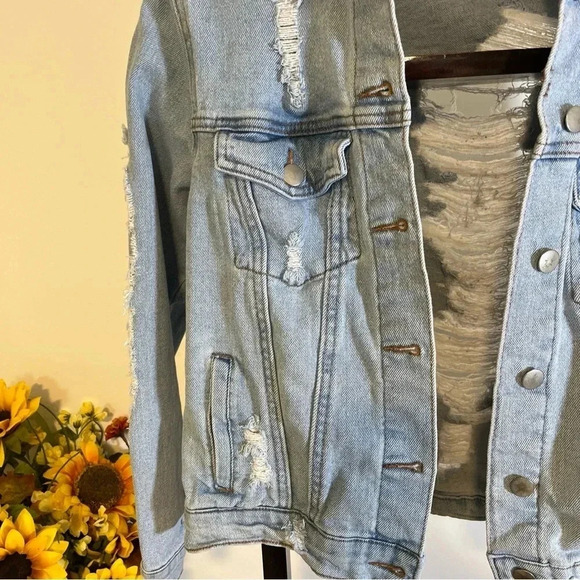 Y2K Grunge Distressed Denim Jacket Women’s Small Light Wash Jean Jacket - Picture 3 of 8